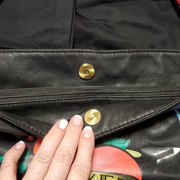 Gorgeous broken hearted leather bag - Picture 5 of 12